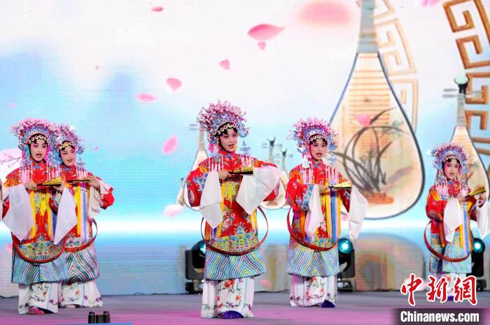 第五届海峡客家中秋文艺晚会在“客家祖地”福建龙岩举办