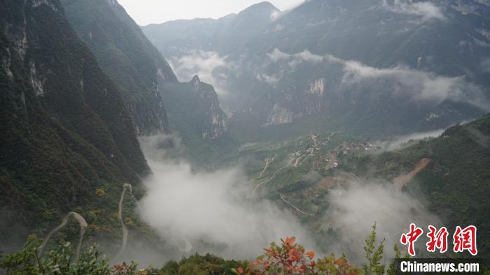 重庆巫山：“方同志”的下庄“天路”情缘